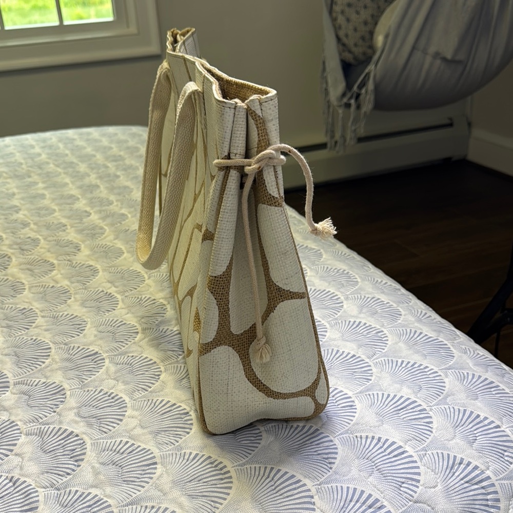 Nordstrom White and Brown Giraffe Print Tote Bag - Picture 4 of 4